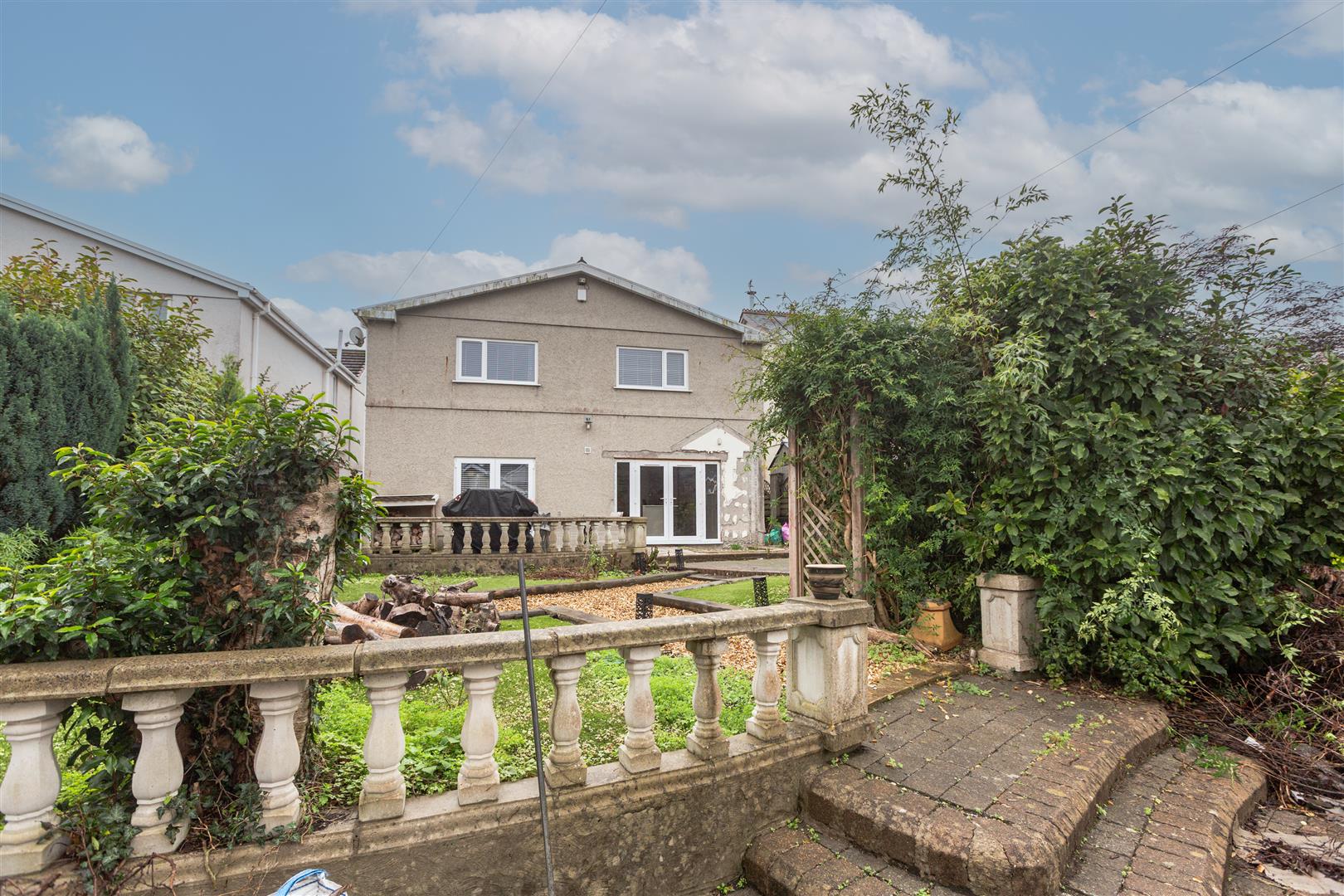 Vardre Road, Clydach, Swansea, SA6 5LP